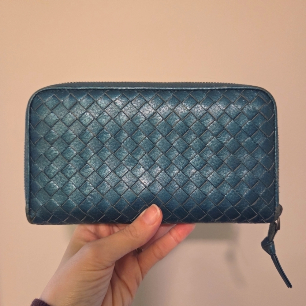 Bottega Veneta Intrecciato Teal Metallic Leather Woven Zippy Wallet 8 Card